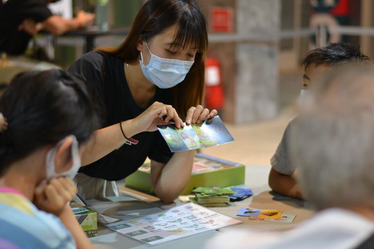 They also led students to learn through playing and enjoying ‘Law of the Forest’! (2021 intern, 莊子彥)