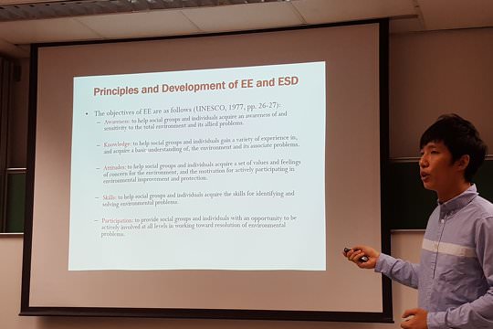 Thanks the invitation by Dr. Bayden Russell, Associate Professor of School of Biological Sciences, HKU, OWLHK Founder and Education Director Dr. Xoni Ma had given a guest lecture, with the topics “Sustainable Development, Environmental Education and Education for Sustainable Development” and “The Principals of Outdoor Education” in the undergraduates course BIOL4304 Ecosystem Function and Services.