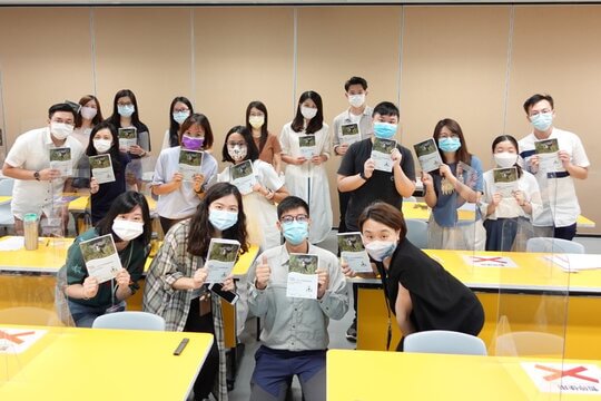 Invited by the Child Education Centre for Teaching & Learning under the Childcare, Elderly and Community Services of the Hong Kong Institute of Vocational Education (Shatin), we were the main co-organizers of “ECF-Kids' Greenway-Outdoor Environmental Educational Programme for Preschool Students”. Participating kindergarten teachers received a series of outdoor environmental education training, including board game experience and field trips at urban parks. They then helped to design picture books and outdoor education handbooks for young children, applying what they had learned in the programme.