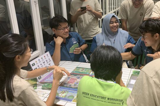 Guiding GREW team to have a taste of playing the board game “Law of the Forest”