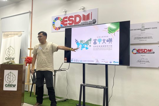 Colleagues took turns to introduce their projects