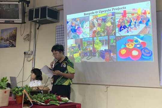 The President of the Ecology Society introduced their campus green initiatives to us