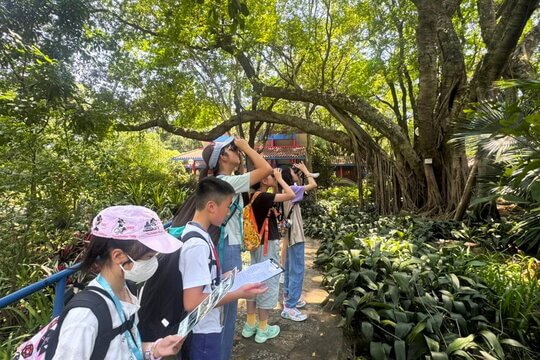 實地考察九龍公園，收集環境數據，了解市區雀鳥的習性及生境，並進行雀鳥調查實習。