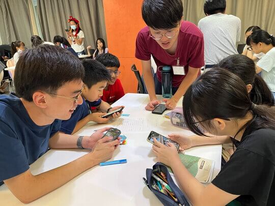 學員在小組導師和地理資訊系統導師的引導下，計劃小組研習的研究方法。