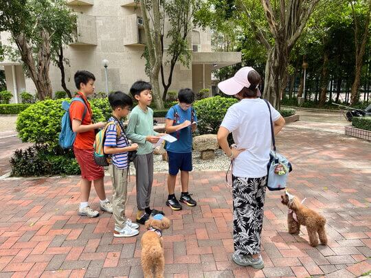 雀鳥保育與人類生活息息相關，學員特意設計街訪問卷，希望了解社會大眾對相關議題的認知和看法。