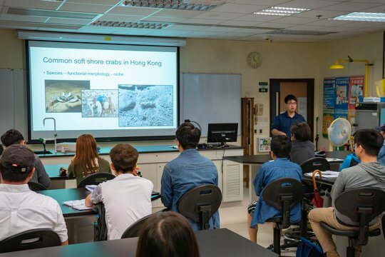 Dr. Hui Tin Yan Tommy, expert of Hong Kong intertidal ecology as the main instructor of the programme