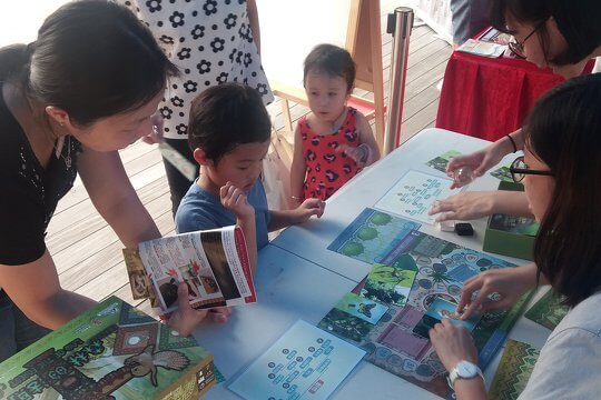 Learning more about animals and plants in Hong Kong through Booth Introduction of 《Law of the Forest》.
