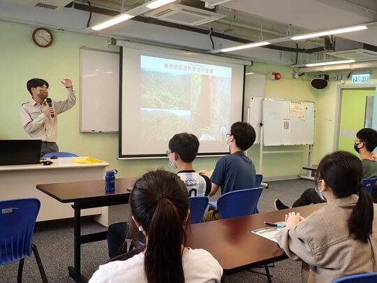 活動先由本會導師到校進行講座，讓學生對本地森林生態有基礎認識