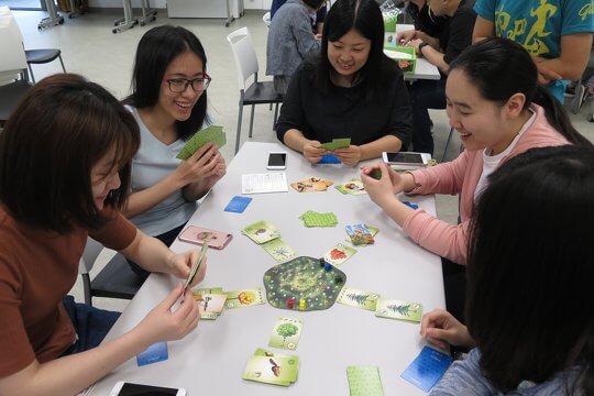 Playing board games while learning ecology!