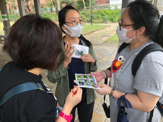 A tutor shared the way to deliver ecology knowledge to children through interesting outdoor games.