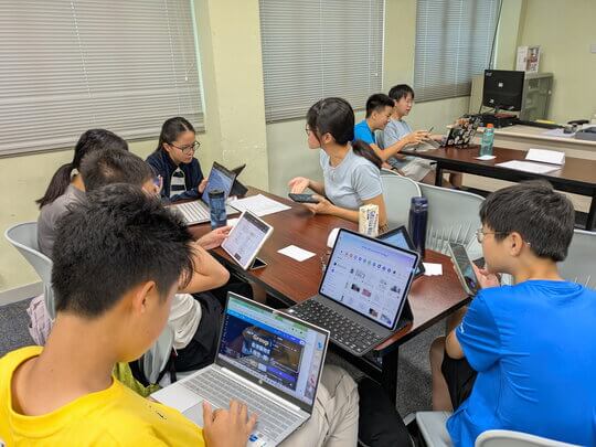 Under tutors&rsquo; guidance, students organised and analysed their survey data into charts, prepared their final presentation slides, and rehearsed for the graduation ceremony.