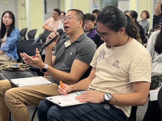 Host representatives and guests provided valuable feedback for each group&rsquo;s presentation.