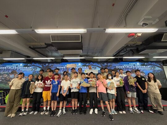 Students, tutors, and all guests gathered for a group photo at the graduation ceremony, bringing the six-month learning journey to a wonderful conclusion!